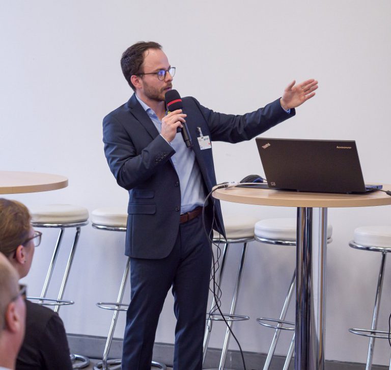 Sascha Rudolph presenting the ParkCheck AI project at a mobility conference in Berlin