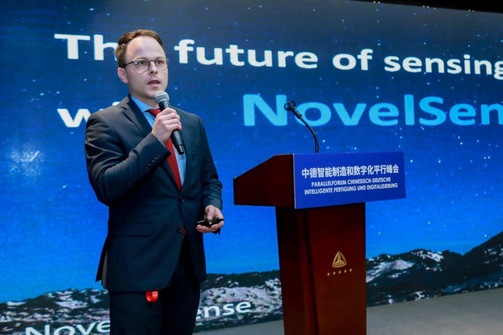 Sascha Rudolph presenting NovelSense at a forum for manufacturing and digitalization in China