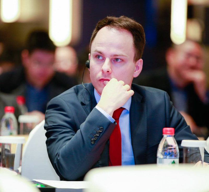Sascha Rudolph participating in a talk at manufacturing conference in Shaoxing